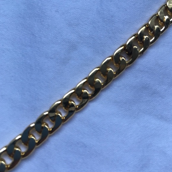 18k Gold Plated Cuban Link Chain - Picture 3 of 4